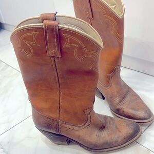 Dingo women’s western cowboy 🤠 boots.